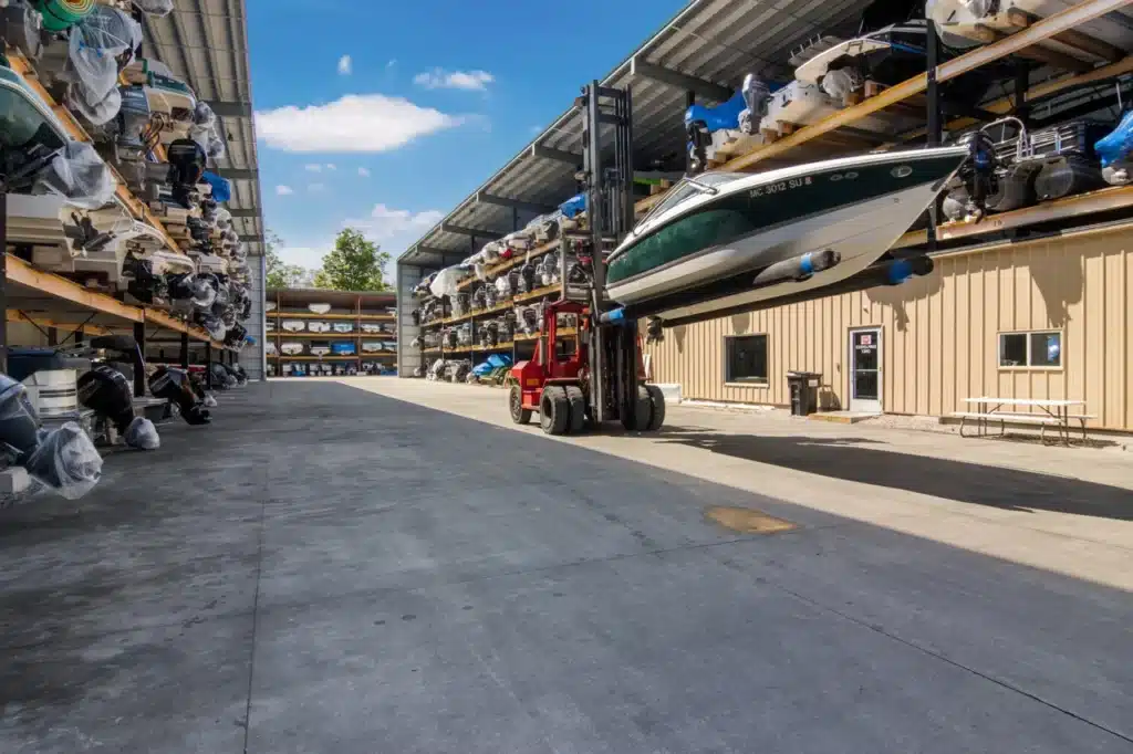 Indoor dry stack boat storage facility