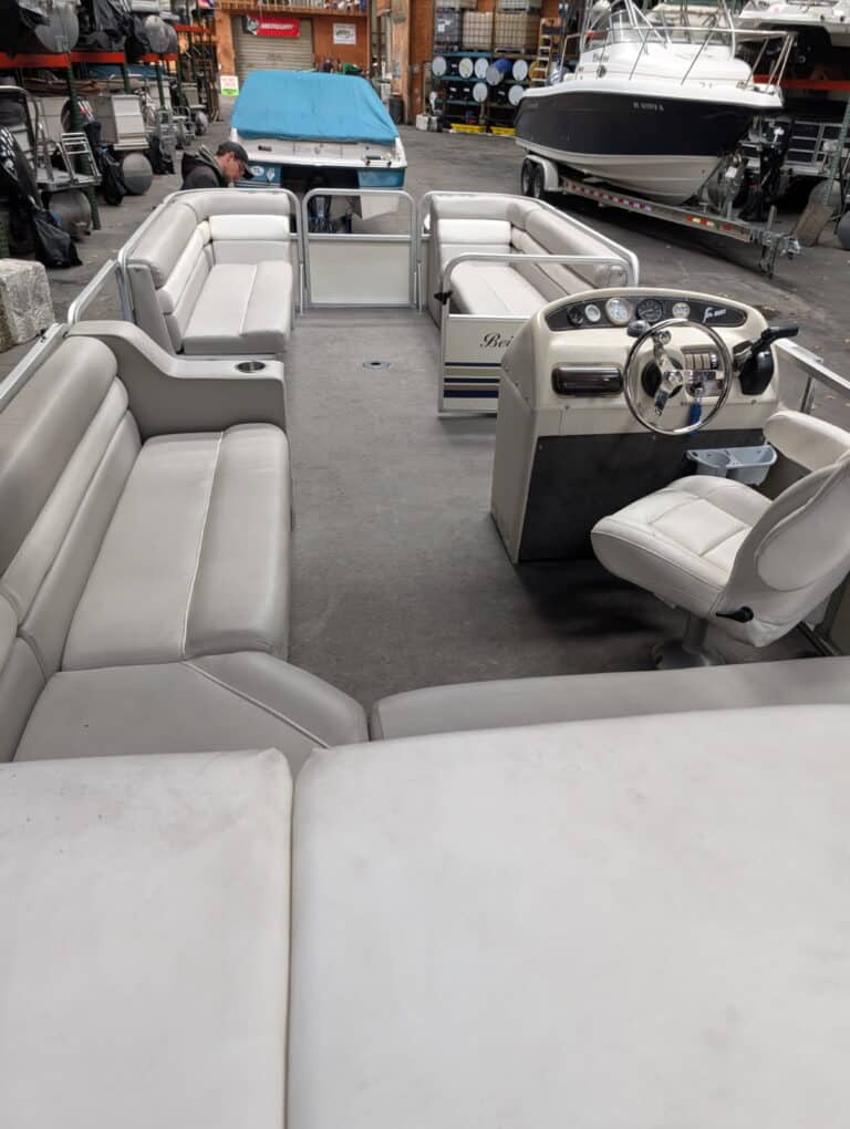 2000 Sea Hunt Pontoon